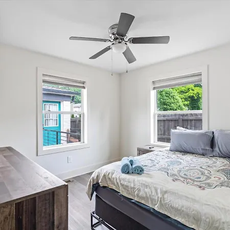 Uptown Nest By Stadium, Convention Center & Arena Apartment