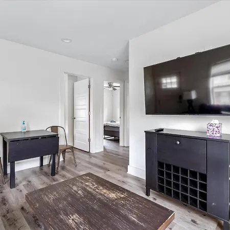 Uptown Nest By Stadium, Convention Center & Arena