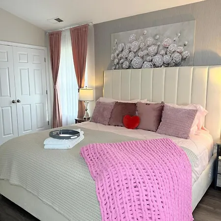 Queen Family-friendly Entire House, Holiday home *