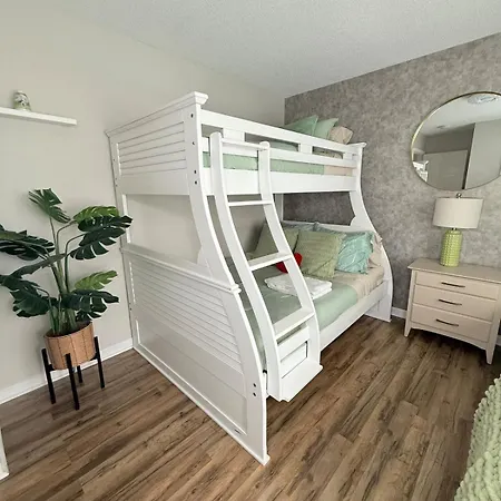 Queen Family-friendly Entire House, Holiday home *