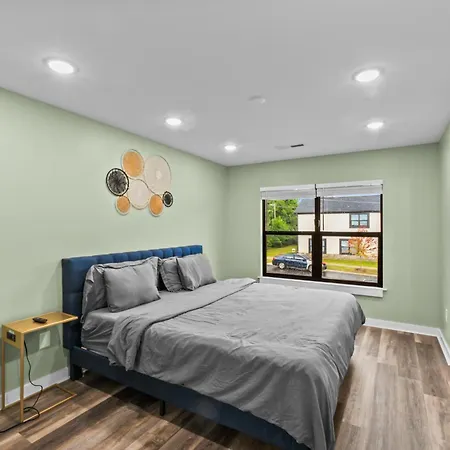 Pet Friendly 3br House In * Charlotte