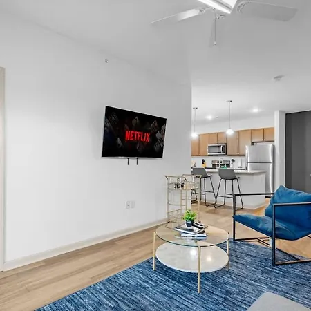 Upscale King 3br To Uptown