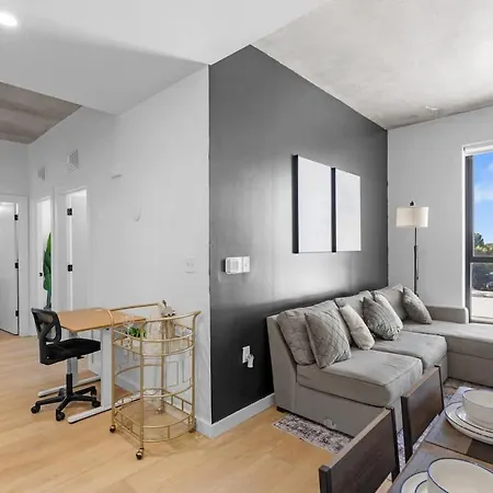 Luxe King 2br In South End