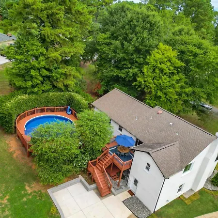 Holiday home Newly Renovated-private Pool & Huge Deck