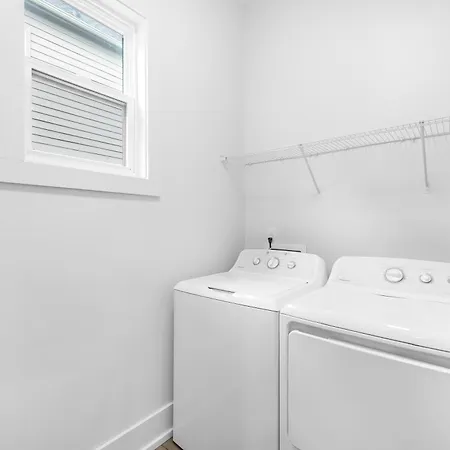 Modern New 4br Near Noda & Downtown Holiday home