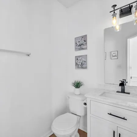 Holiday home Updated Area With Hot Tub Near Your Perfect Retreat