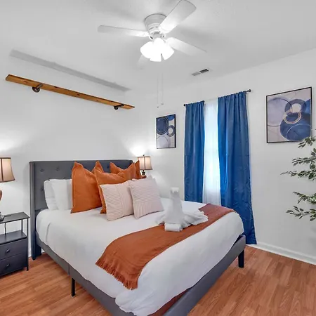 Updated Area With Hot Tub Near Your Perfect Retreat Holiday home *