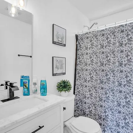 Holiday home Updated Area With Hot Tub Near Your Perfect Retreat Charlotte