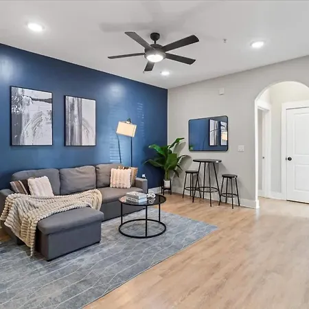 Luxe 1br In Waverly Apartment *
