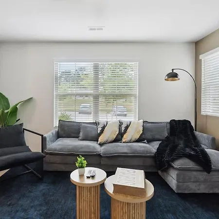 Luxe 1br In Waverly Apartment