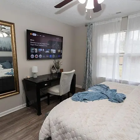 3 Bedroom House 10 Mins To Uptown