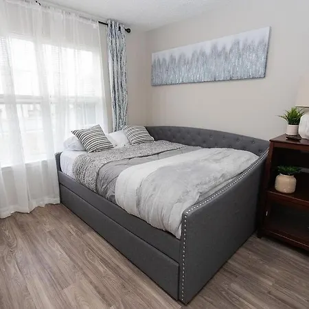 Holiday home 3 Bedroom House 10 Mins To Uptown