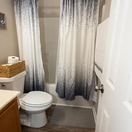 3 Bedroom House 10 Mins To Uptown Charlotte