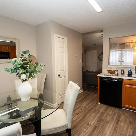 Holiday home 3 Bedroom House 10 Mins To Uptown