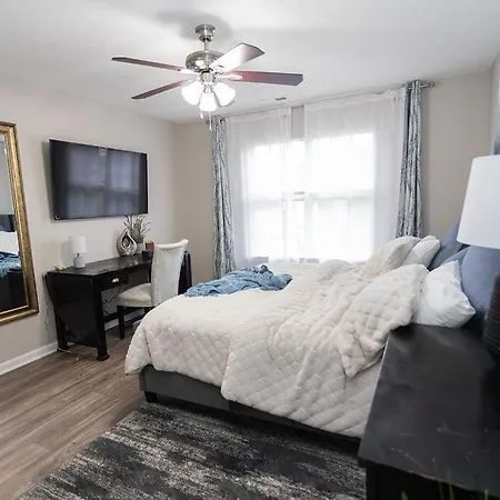 3 Bedroom House 10 Mins To Uptown Holiday home Charlotte