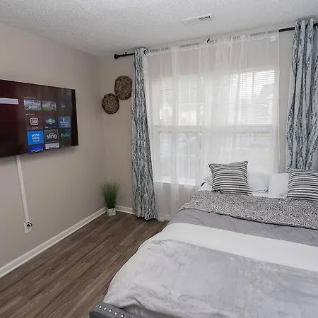 Holiday home 3 Bedroom House 10 Mins To Uptown