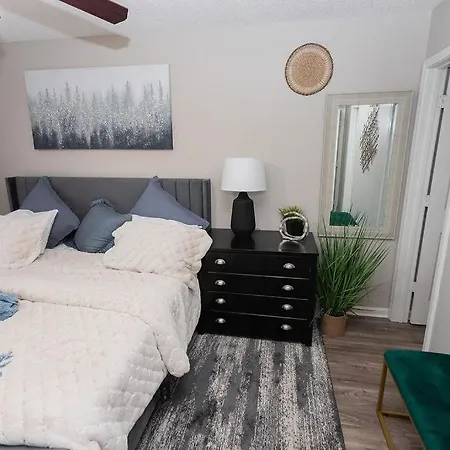 Holiday home 3 Bedroom House 10 Mins To Uptown *