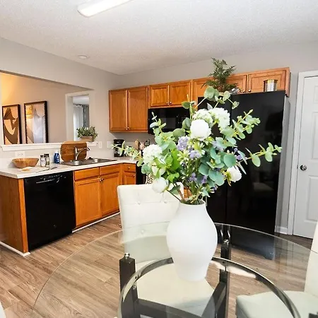 3 Bedroom House 10 Mins To Uptown