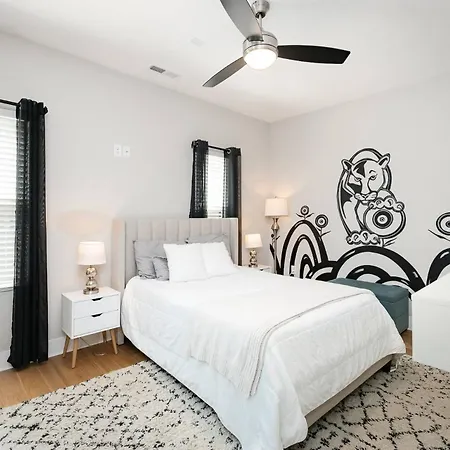 Queen City's Den Uptown * Charlotte