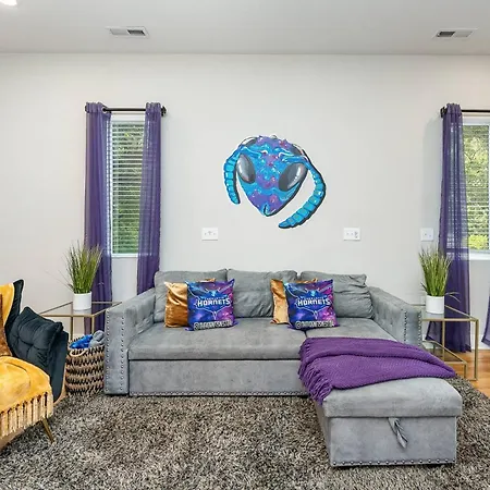 Queen City's Nest Uptown Holiday home *