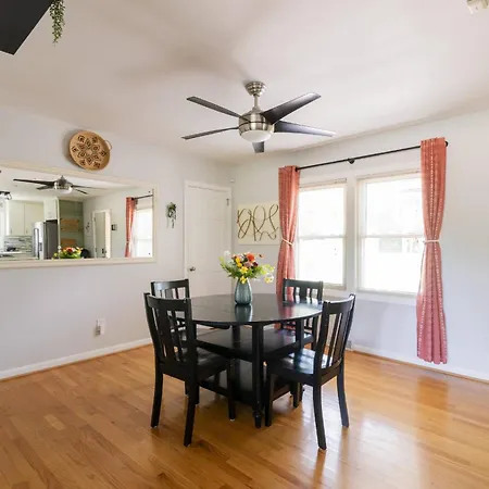 Holiday home Peachtree Hideaway