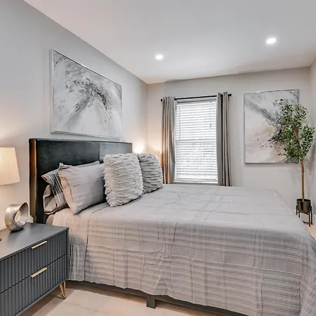 2 Mi To Uptown Family With Game Holiday home Charlotte