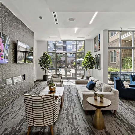 Urban Comfort 1bd Sleeps 6 Dt 5 Min Gym & Parking Apartment Charlotte