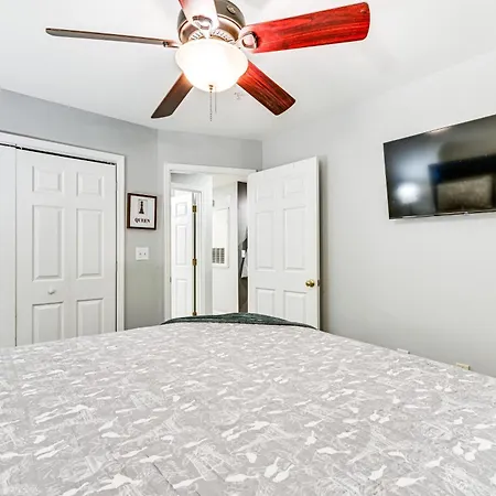 1/2 Mi To Bank Of America Stadium: Uptown Condo! Holiday home Charlotte