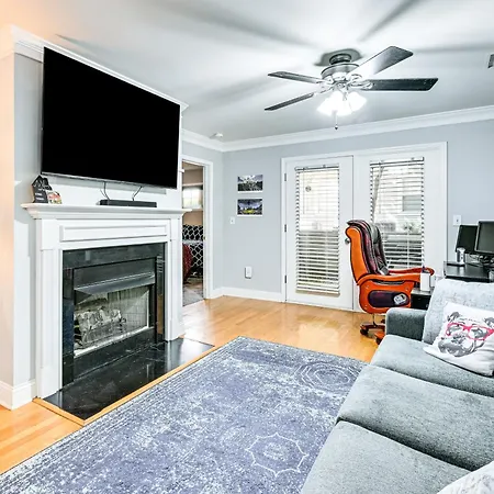 Holiday home 1/2 Mi To Bank Of America Stadium: Uptown Condo! *