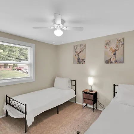 Game In Uptown, 3br Sleeps 7, Pet-friendly, Fenced Backyard With Deck