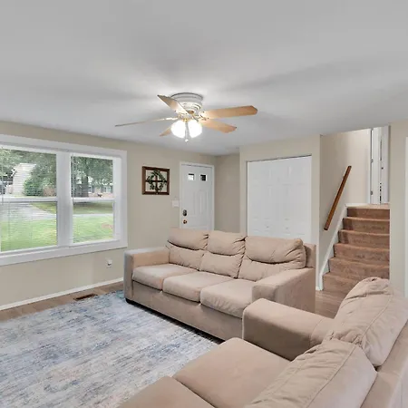 Game In Uptown, 3br Sleeps 7, Pet-friendly, Fenced Backyard With Deck Holiday home