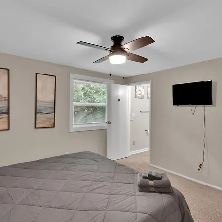 Game In Uptown, 3br Sleeps 7, Pet-friendly, Fenced Backyard With Deck * Charlotte