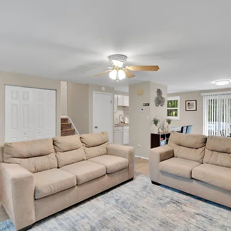Game In Uptown, 3br Sleeps 7, Pet-friendly, Fenced Backyard With Deck Holiday home
