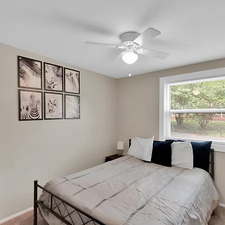 Game In Uptown, 3br Sleeps 7, Pet-friendly, Fenced Backyard With Deck Holiday home Charlotte