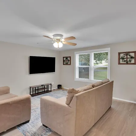 Game In Uptown, 3br Sleeps 7, Pet-friendly, Fenced Backyard With Deck *