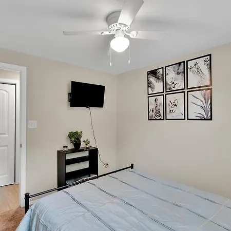 Game In Uptown, 3br Sleeps 7, Pet-friendly, Fenced Backyard With Deck