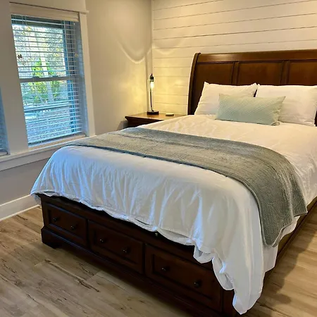 Holiday home Your House Awaits! Charlotte