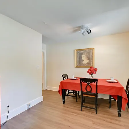 5 Mi To Uptown: Hideaway W/ Yard Holiday home