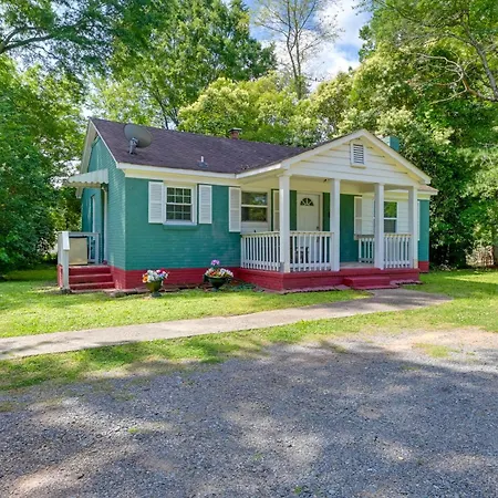 Holiday home 5 Mi To Uptown: Hideaway W/ Yard Charlotte