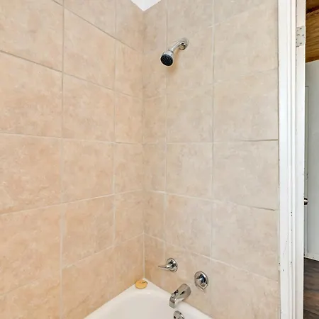 2 Mi To Center City: North End Holiday home *