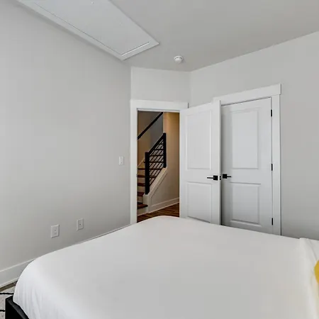 Holiday home 2 Mi To Uptown Charlotte: Family Townhome! Charlotte