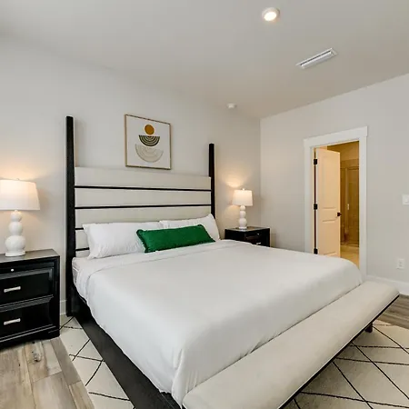 2 Mi To Uptown Charlotte: Family Townhome! *