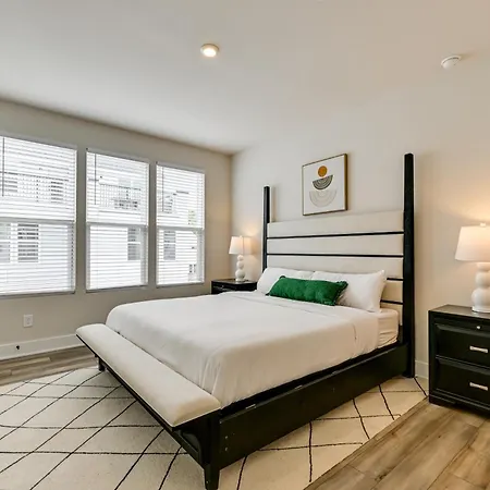 2 Mi To Uptown Charlotte: Family Townhome! Holiday home *