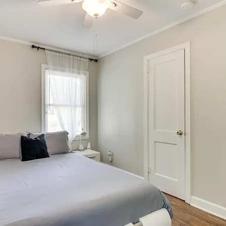 < 2 Mi To Uptown Charlotte: W/ Large Yard! Holiday home Charlotte