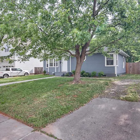 < 2 Mi To Uptown Charlotte: W/ Large Yard! Holiday home