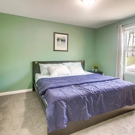 Holiday home & Play In Charlotte: Family W/ Deck