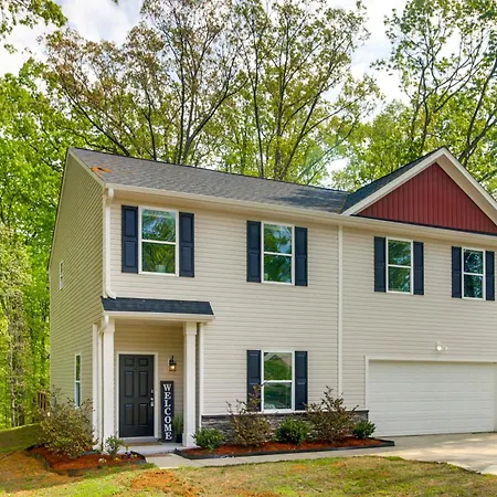 Holiday home & Play In Charlotte: Family W/ Deck *
