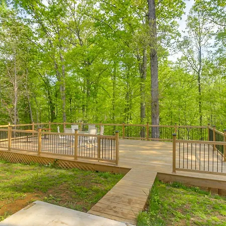 Holiday home & Play In Charlotte: Family W/ Deck Charlotte