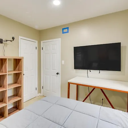 8 Mi To Uptown With Hot Tub In Charlotte! Holiday home *