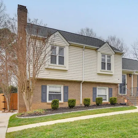8 Mi To Uptown With Hot Tub In Charlotte! Holiday home Charlotte
